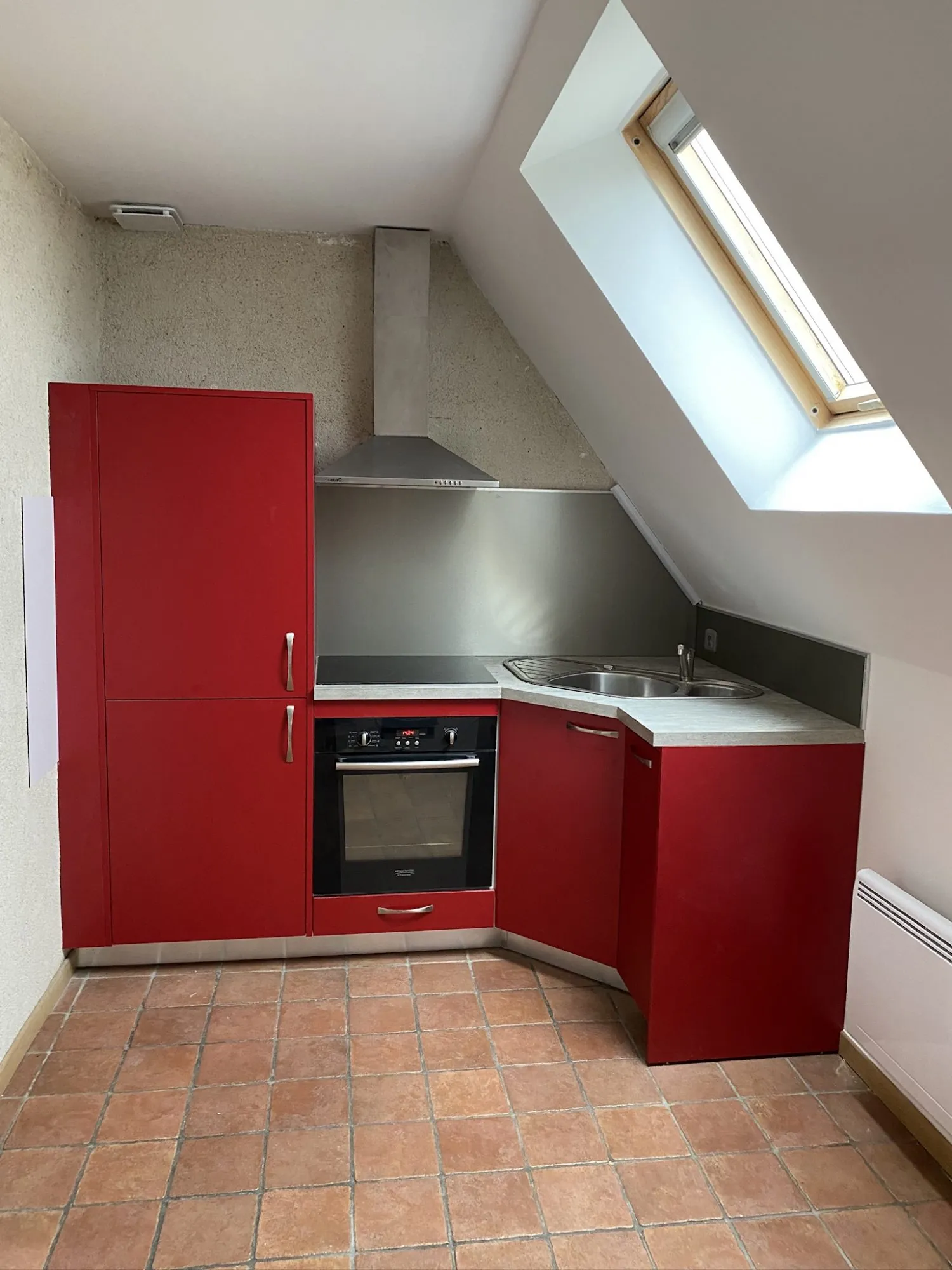 Immeuble rénové avec deux appartements loués à Crouzilles, rentabilité 6,80 % 