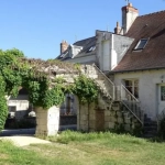 Immeuble rénové avec deux appartements loués à Crouzilles, rentabilité 6,80 %