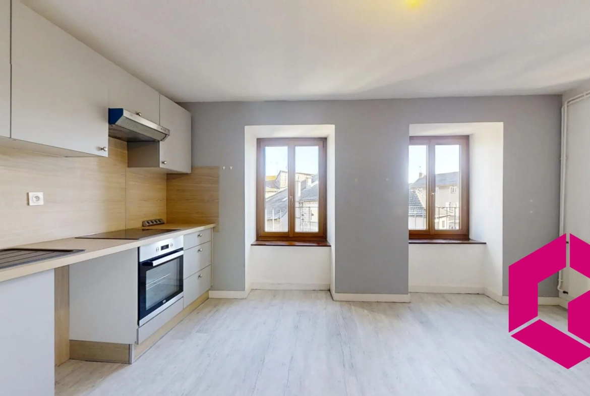 À vendre à Tence appartement duplex de 86 m² avec cave et chauffage central 