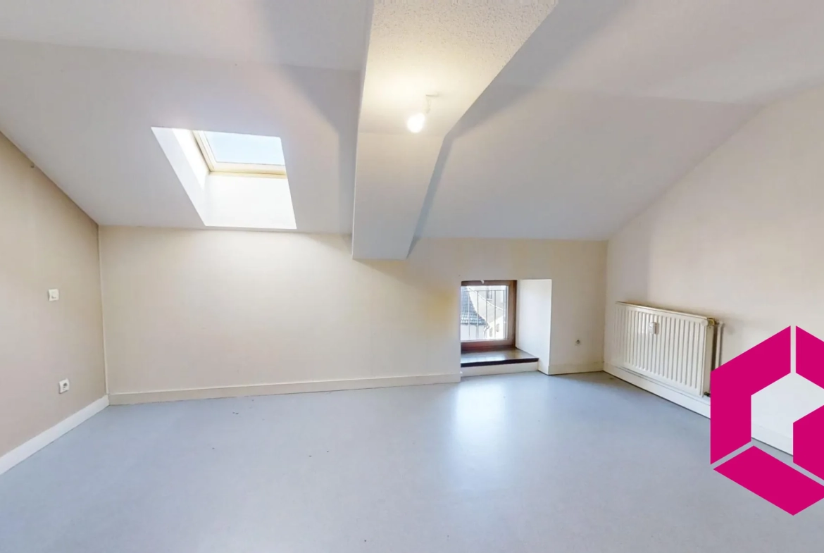 À vendre à Tence appartement duplex de 86 m² avec cave et chauffage central 