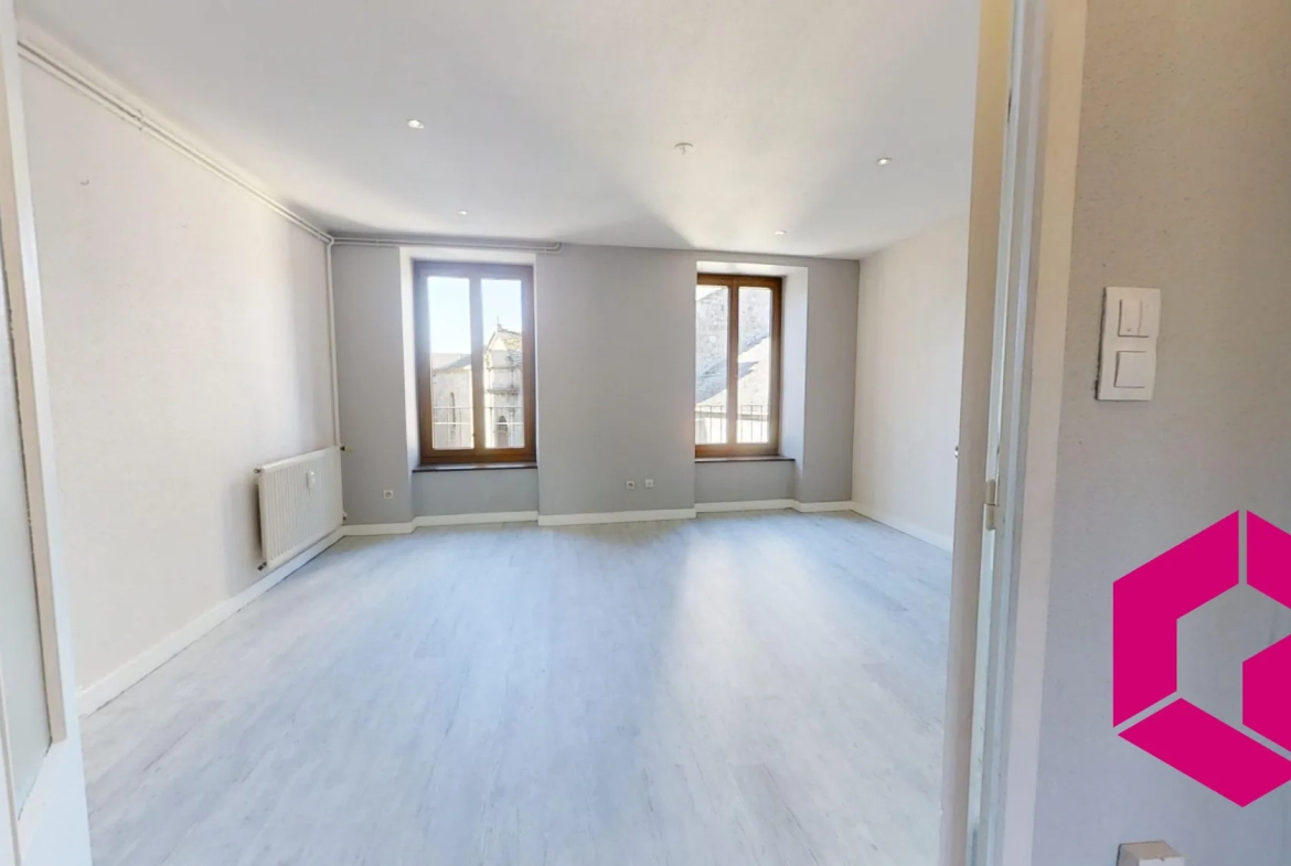 À vendre à Tence appartement duplex de 86 m² avec cave et chauffage central 