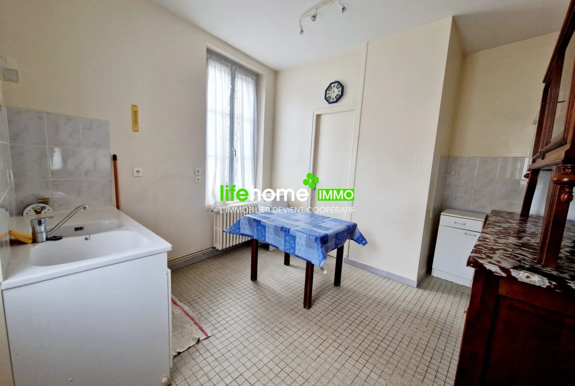 Maison avec appartement indépendant et cour à Châtillon-sur-Indre 