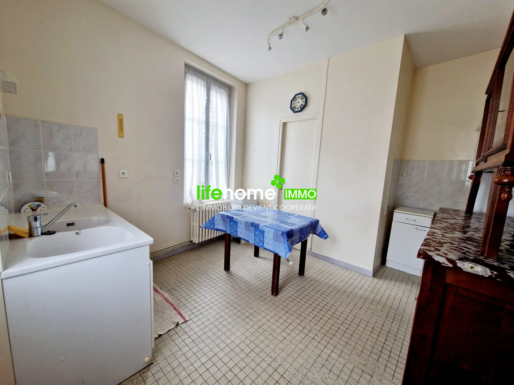 Maison avec appartement indépendant et cour à Châtillon-sur-Indre 