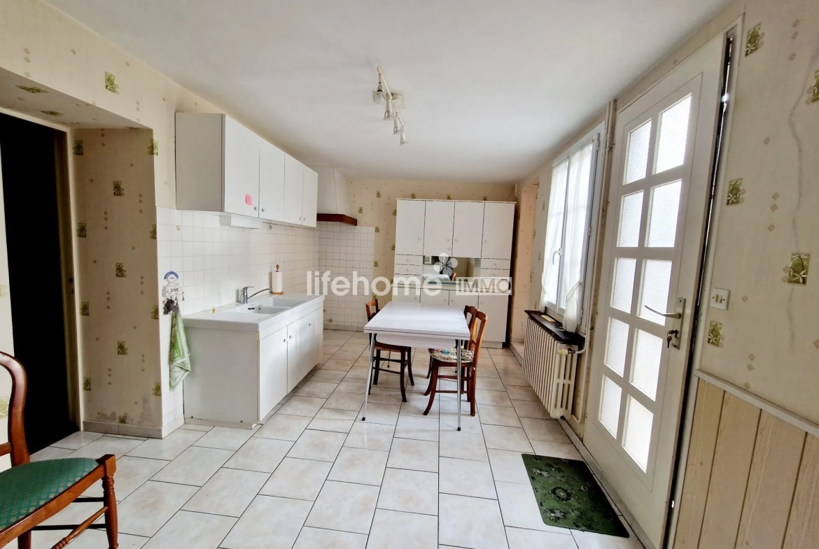 Maison avec appartement indépendant et cour à Châtillon-sur-Indre 