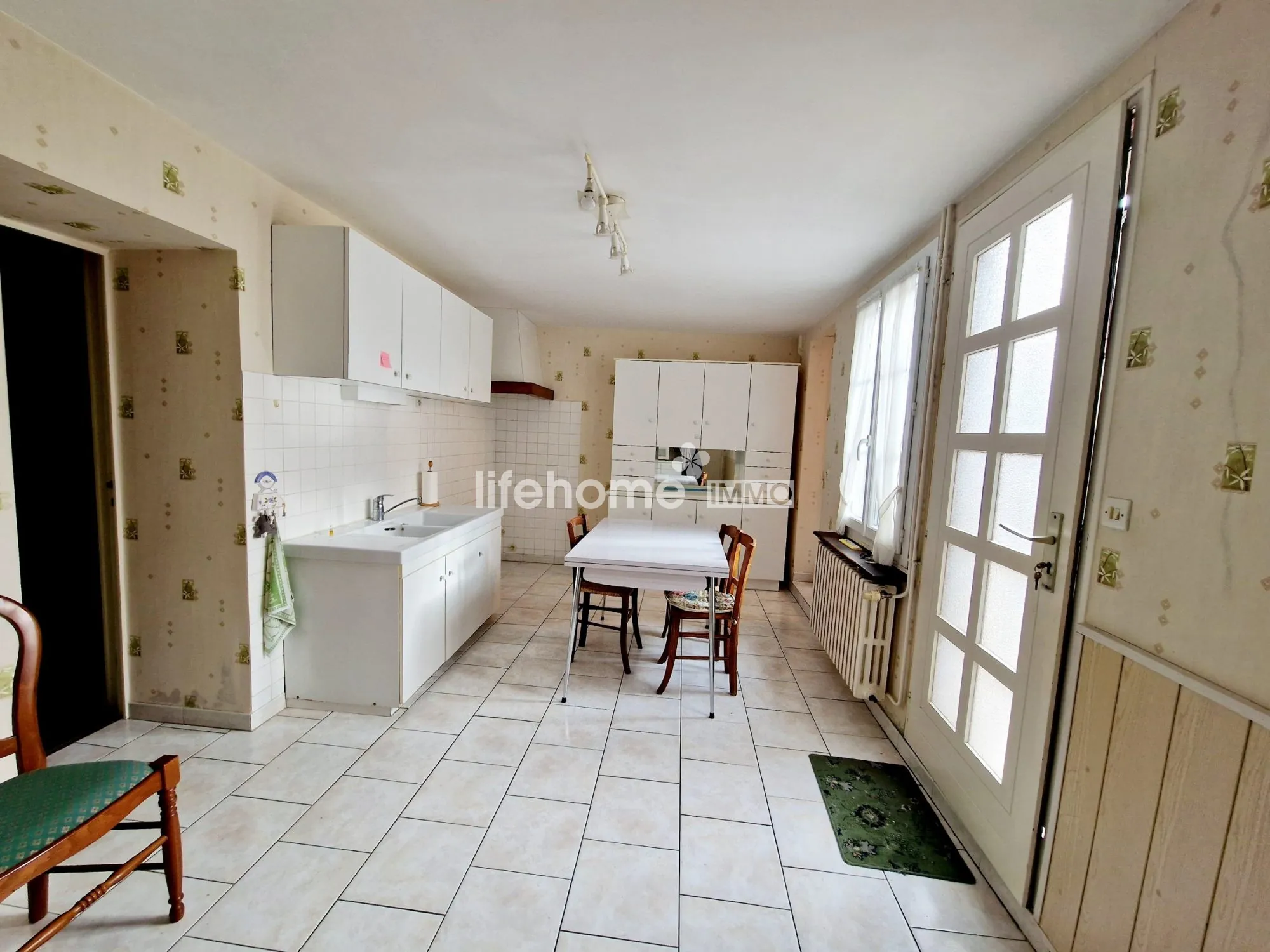 Maison avec appartement indépendant et cour à Châtillon-sur-Indre 