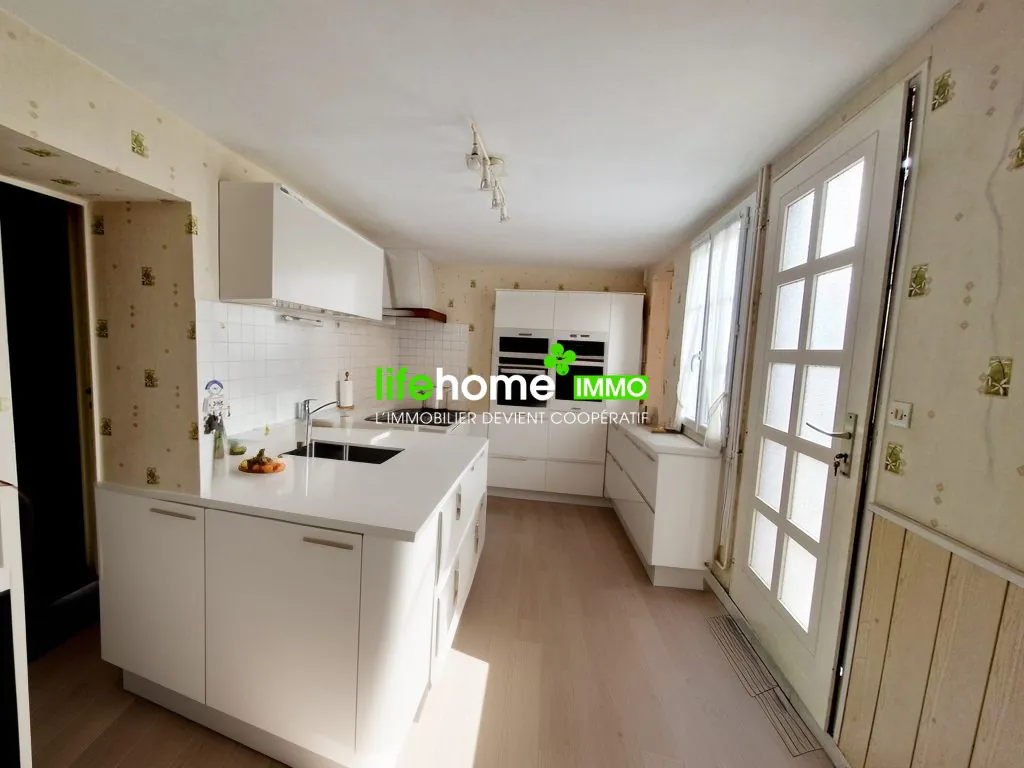 Maison avec appartement indépendant et cour à Châtillon-sur-Indre 