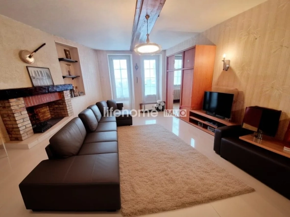 Maison avec appartement indépendant et cour à Châtillon-sur-Indre