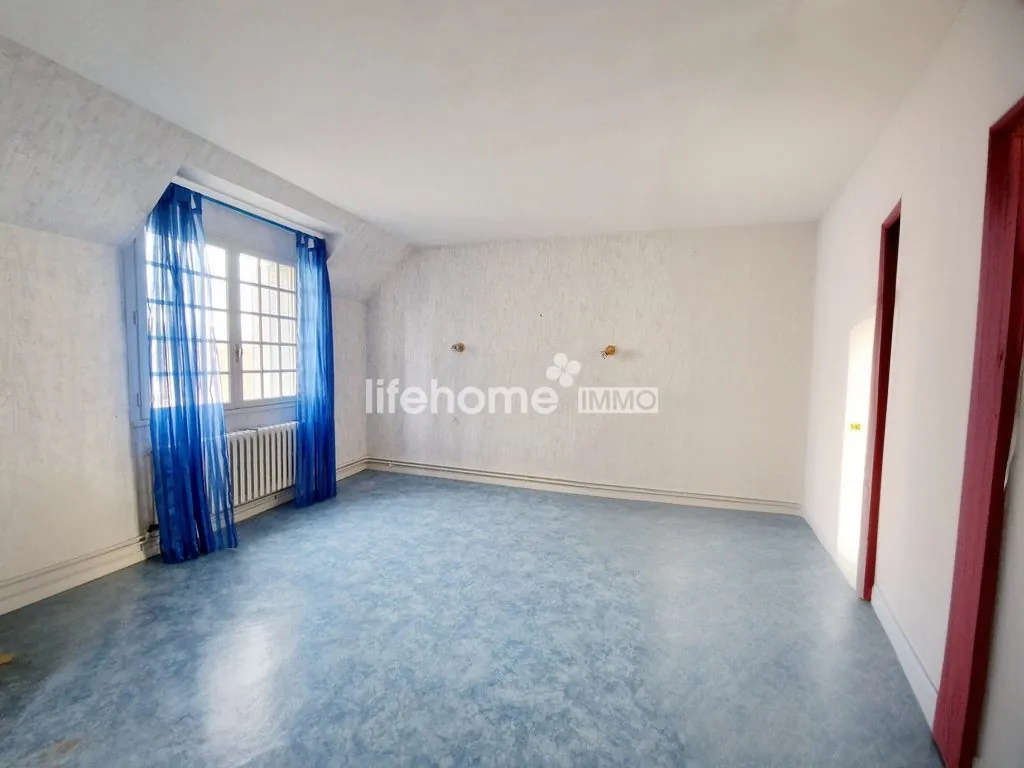 Maison avec appartement indépendant et cour à Châtillon-sur-Indre 