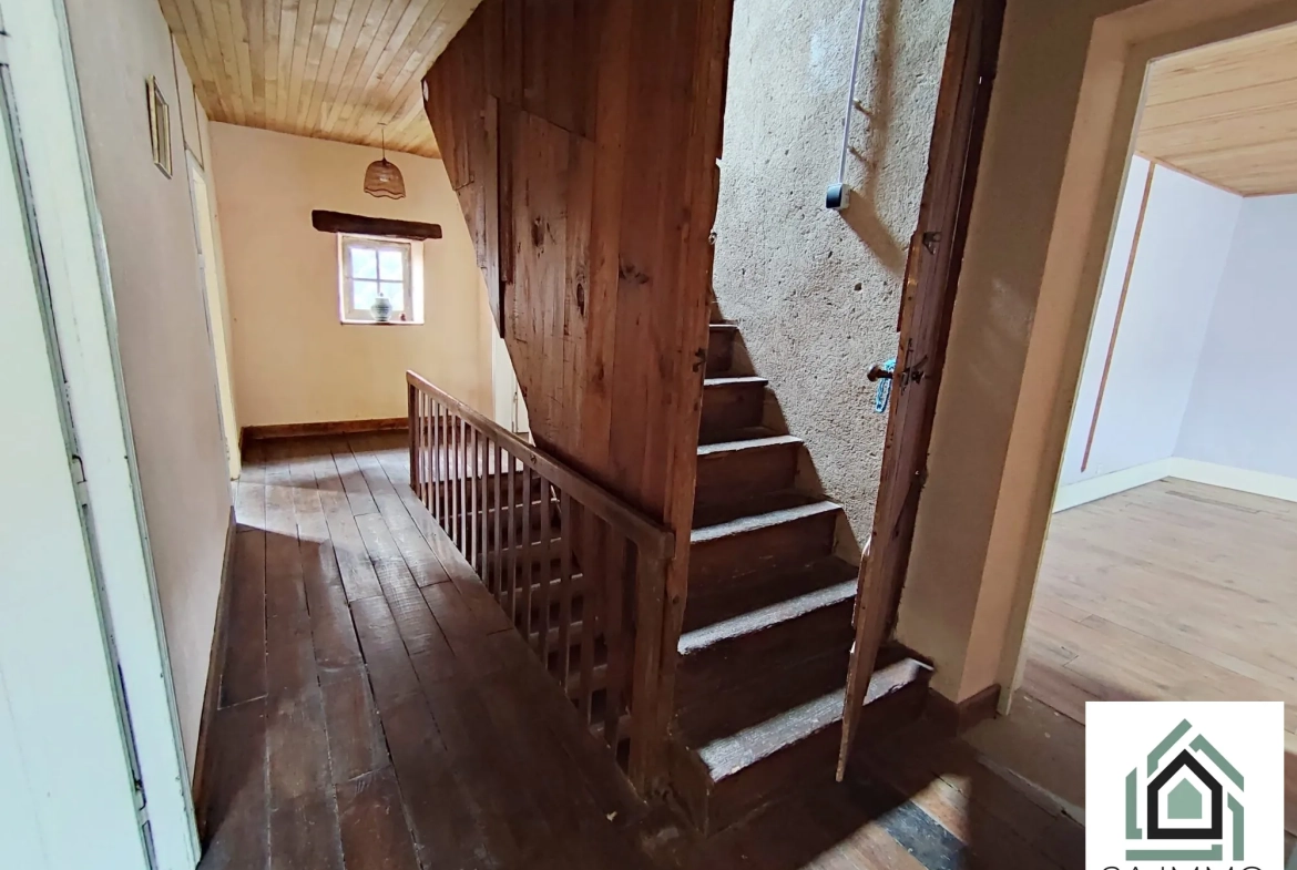 Maison de 164 m² en centre-ville aux Ancizes-Comps avec jardin et potentiel à finir 
