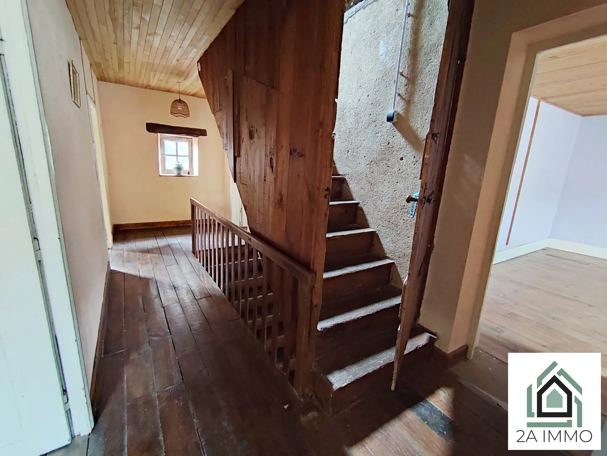 Maison de 164 m² en centre-ville aux Ancizes-Comps avec jardin et potentiel à finir 