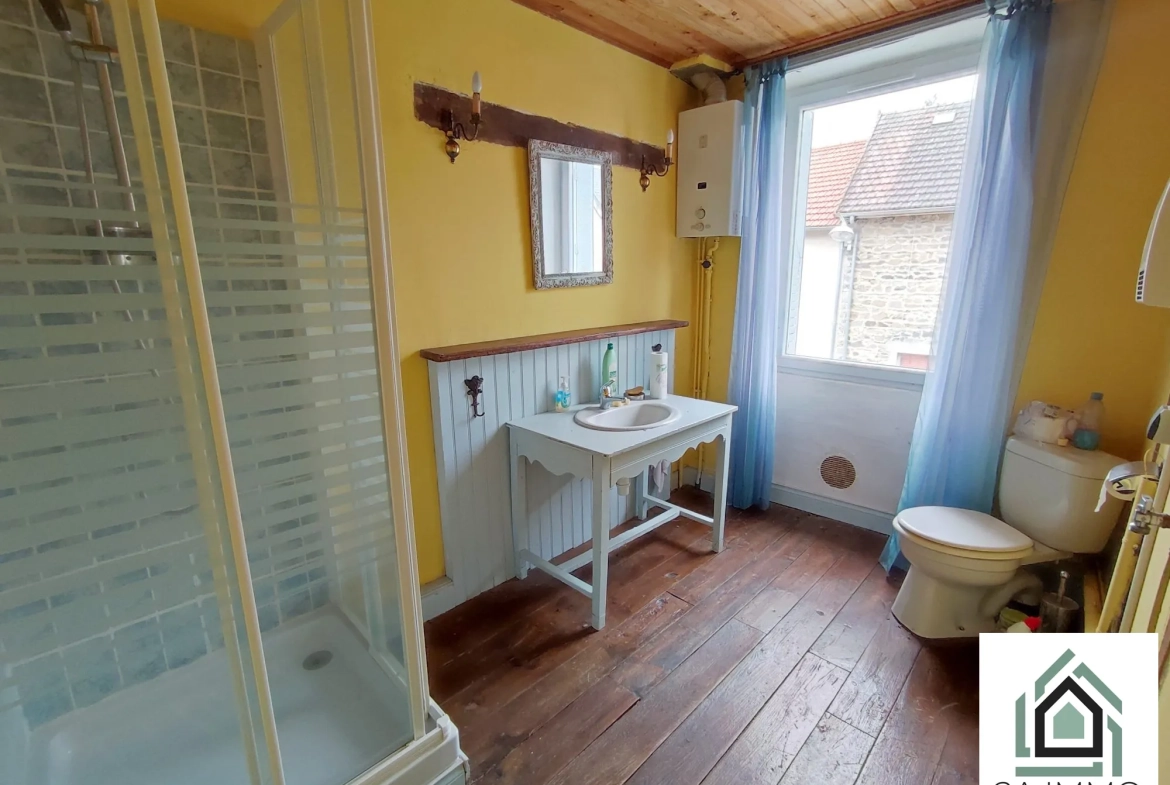 Maison de 164 m² en centre-ville aux Ancizes-Comps avec jardin et potentiel à finir 