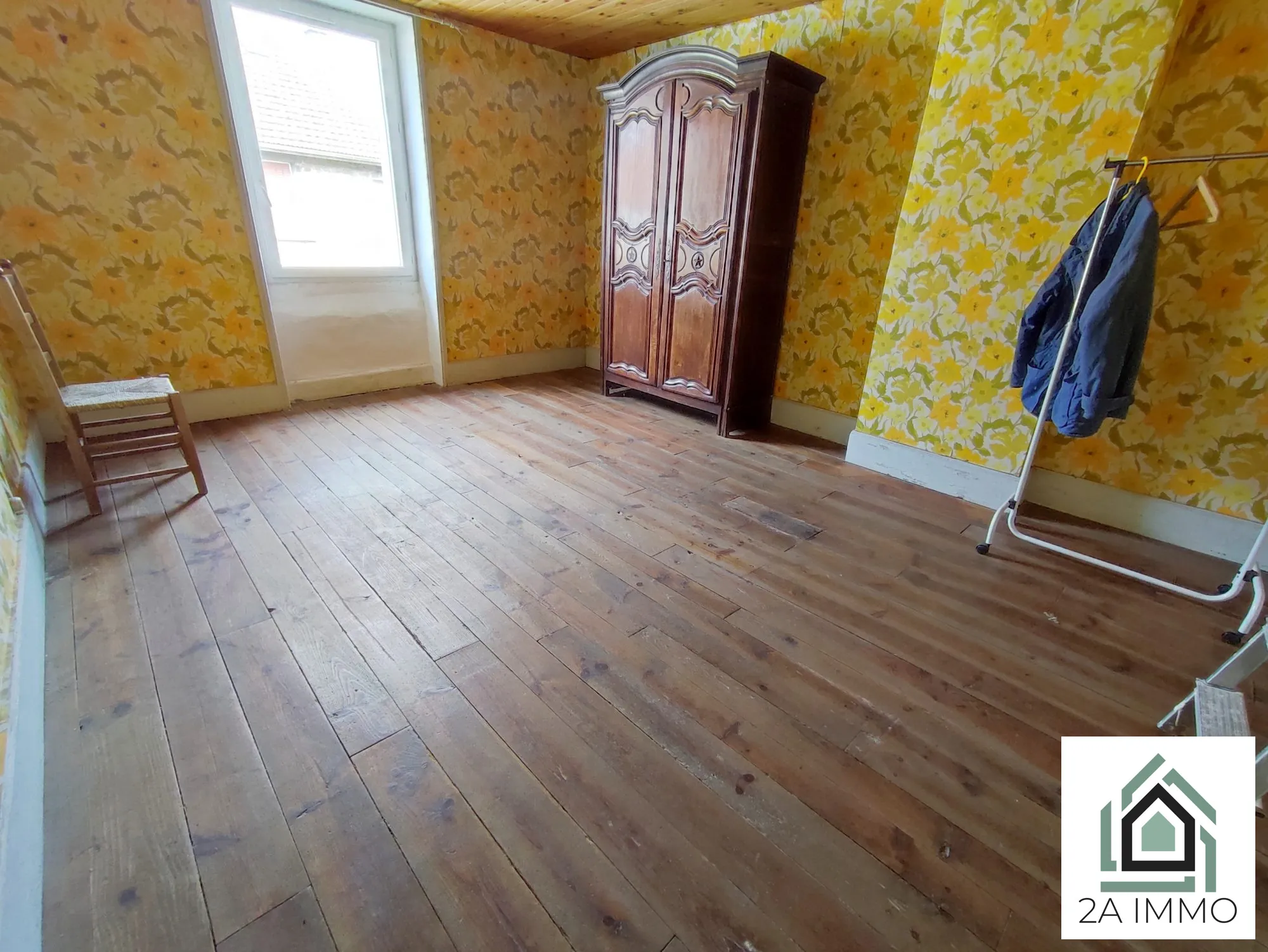 Maison de 164 m² en centre-ville aux Ancizes-Comps avec jardin et potentiel à finir 