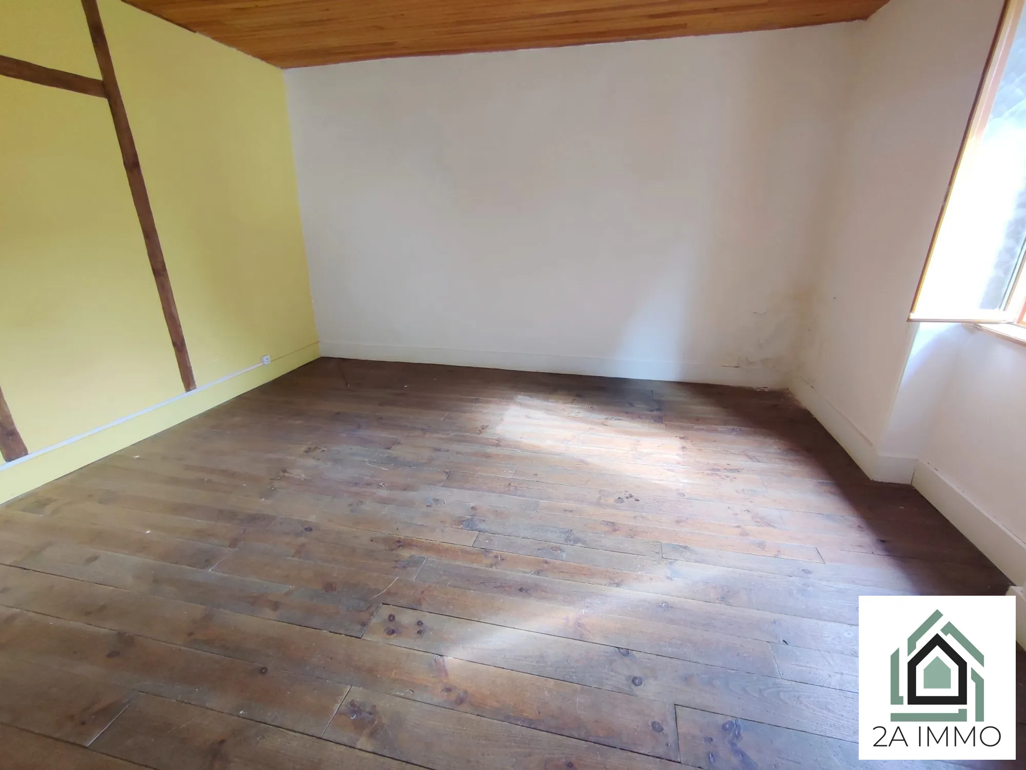 Maison de 164 m² en centre-ville aux Ancizes-Comps avec jardin et potentiel à finir 