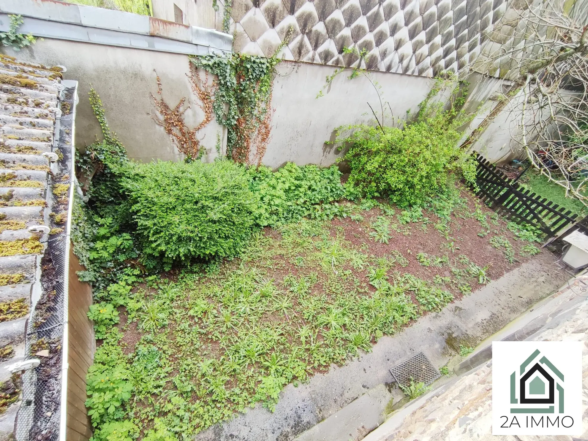 Maison de 164 m² en centre-ville aux Ancizes-Comps avec jardin et potentiel à finir 