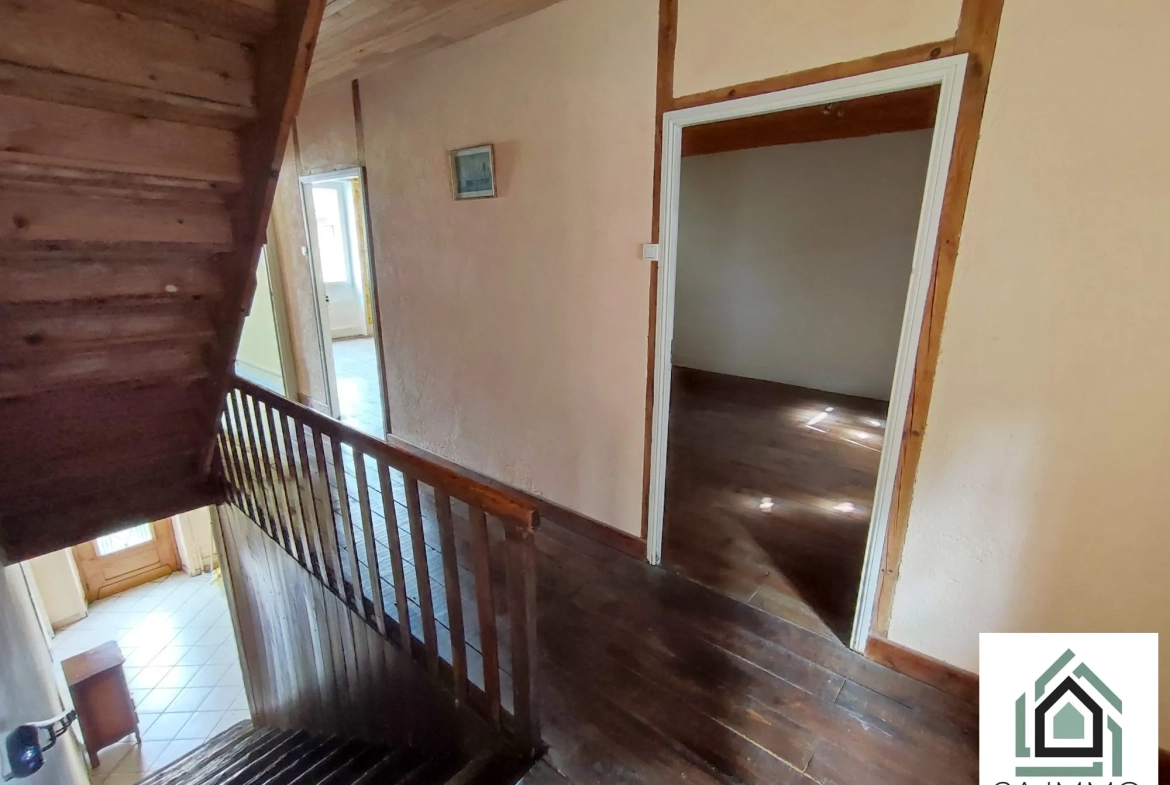 Maison de 164 m² en centre-ville aux Ancizes-Comps avec jardin et potentiel à finir 