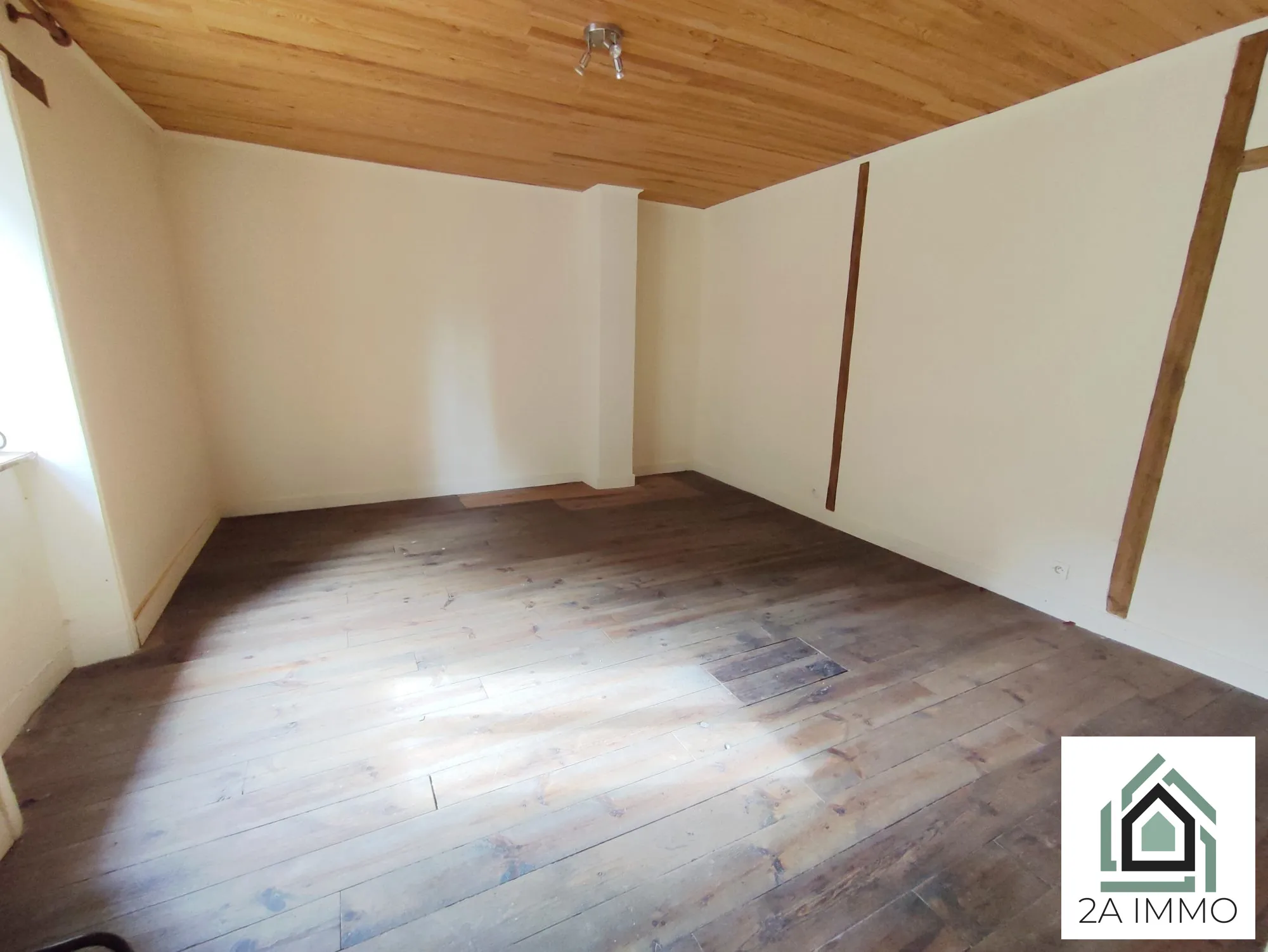 Maison de 164 m² en centre-ville aux Ancizes-Comps avec jardin et potentiel à finir 
