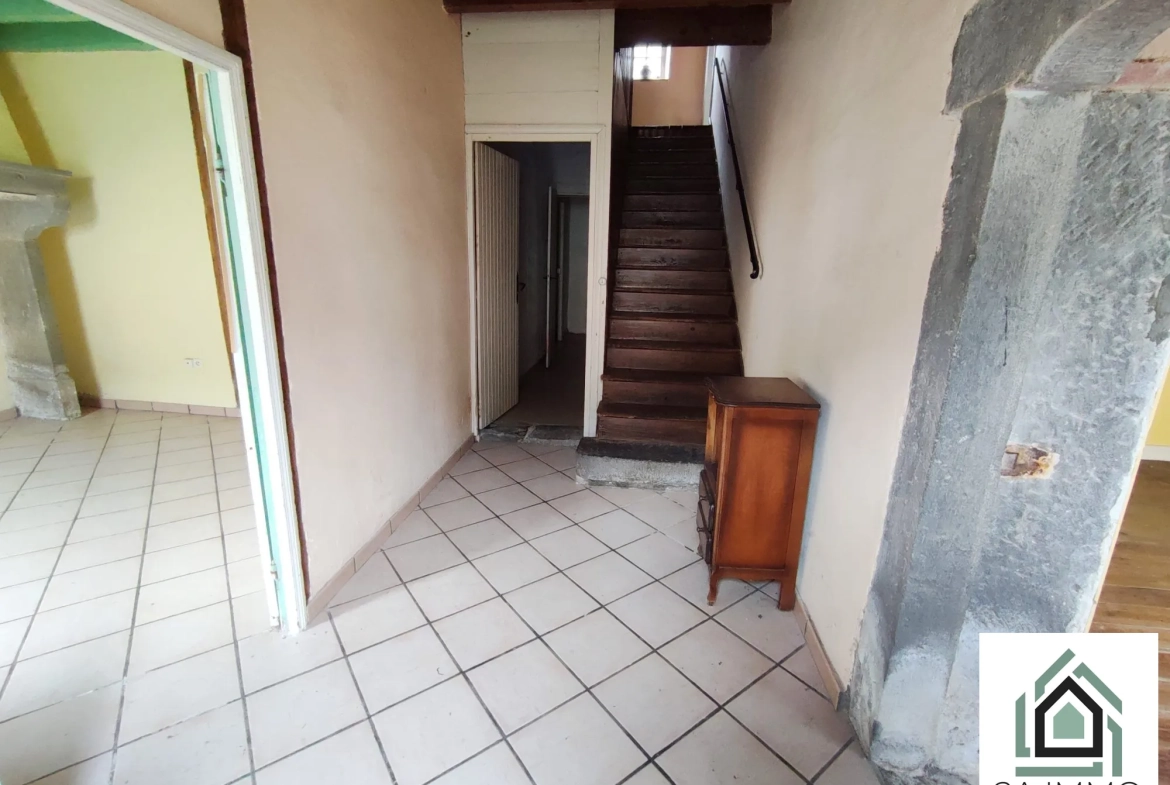 Maison de 164 m² en centre-ville aux Ancizes-Comps avec jardin et potentiel à finir 
