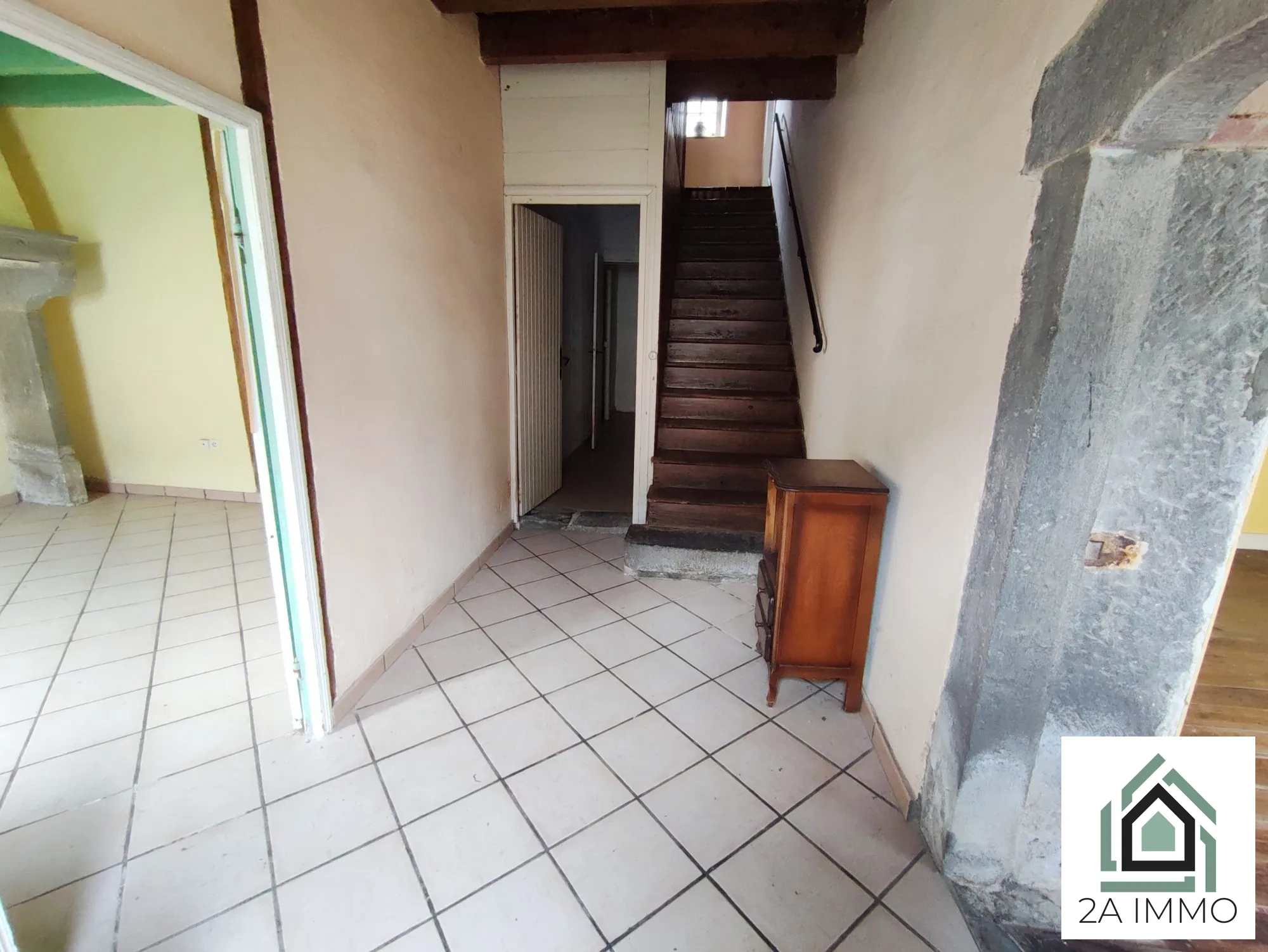 Maison de 164 m² en centre-ville aux Ancizes-Comps avec jardin et potentiel à finir 