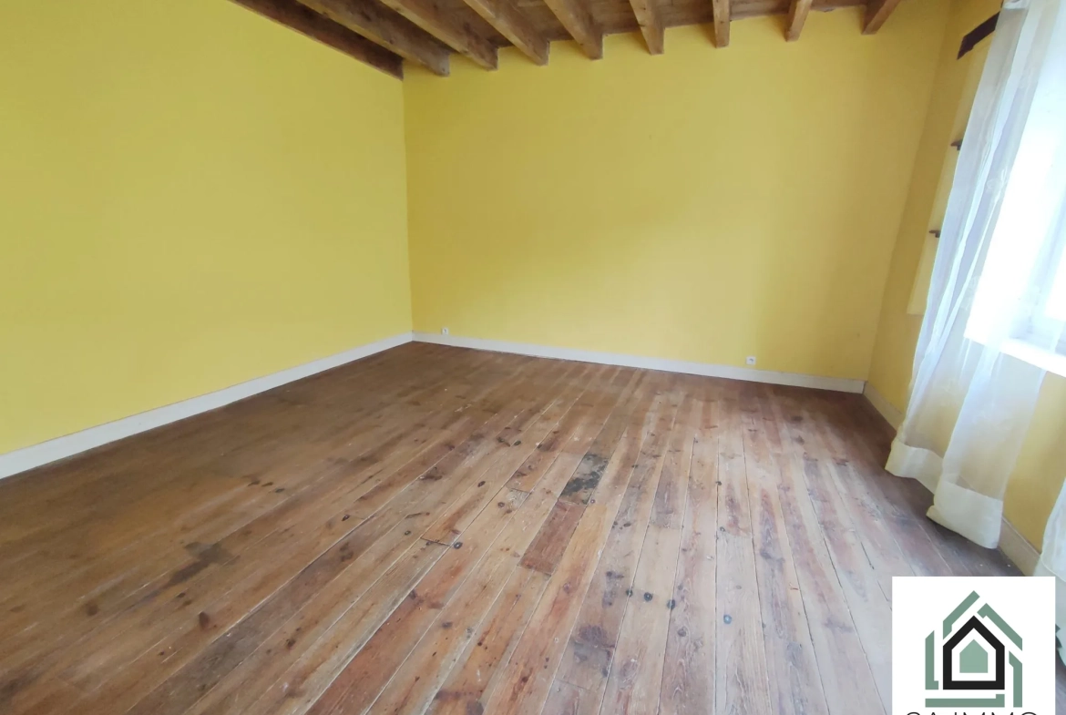 Maison de 164 m² en centre-ville aux Ancizes-Comps avec jardin et potentiel à finir 