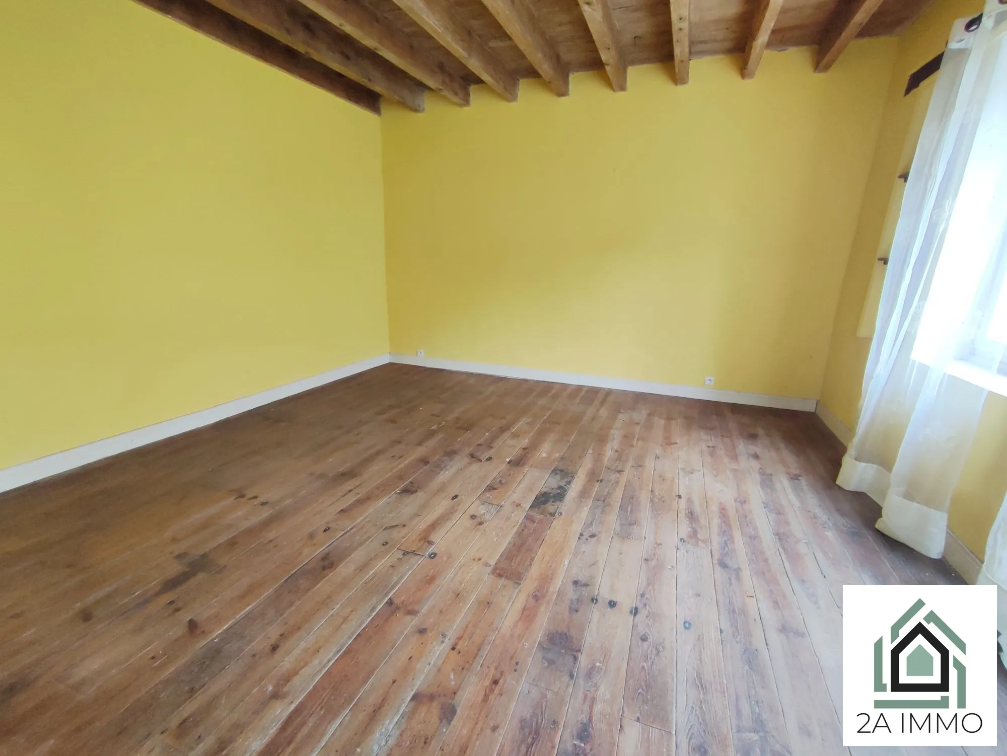 Maison de 164 m² en centre-ville aux Ancizes-Comps avec jardin et potentiel à finir 