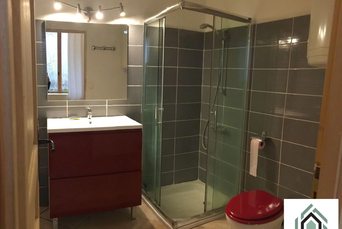 Maison de 164 m² en centre-ville aux Ancizes-Comps avec jardin et potentiel à finir 