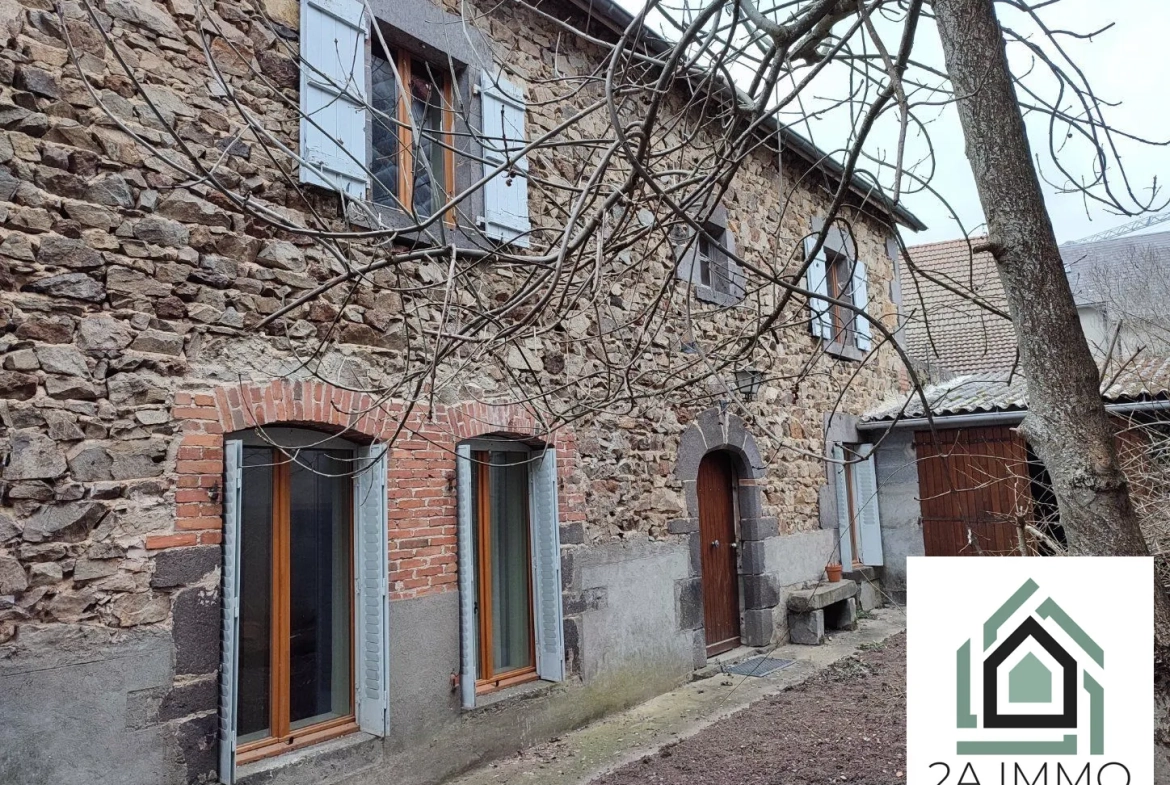 Maison de 164 m² en centre-ville aux Ancizes-Comps avec jardin et potentiel à finir 