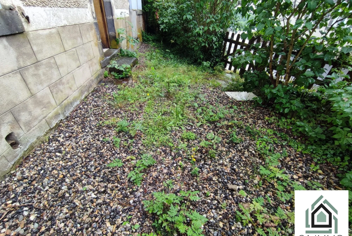 Maison de 164 m² en centre-ville aux Ancizes-Comps avec jardin et potentiel à finir 