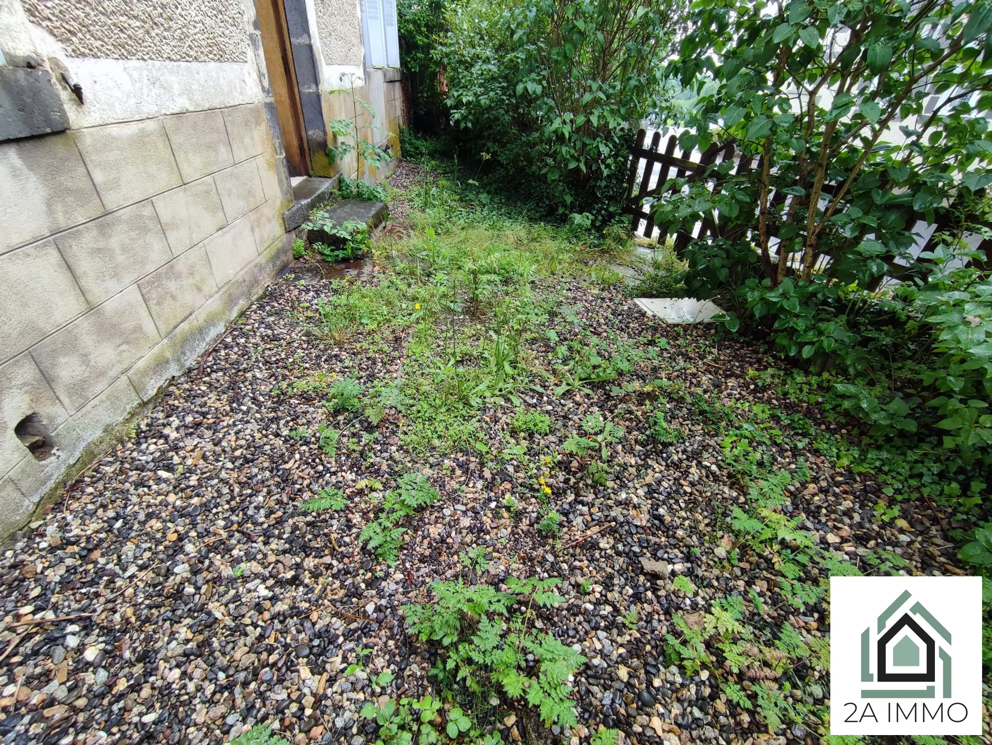 Maison de 164 m² en centre-ville aux Ancizes-Comps avec jardin et potentiel à finir 
