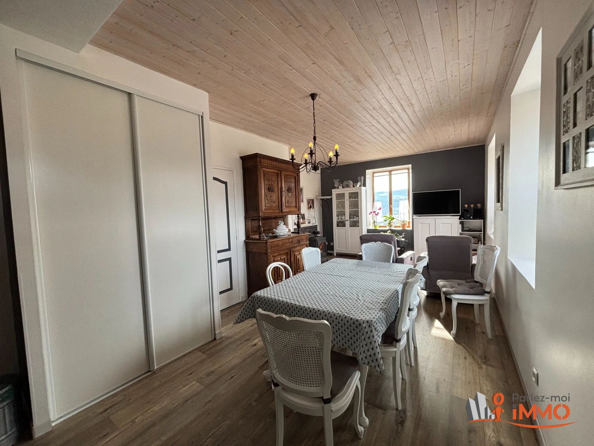 Maison en pierre à vendre à Sail sous Couzan - 96 m² avec terrain et vue dégagée 