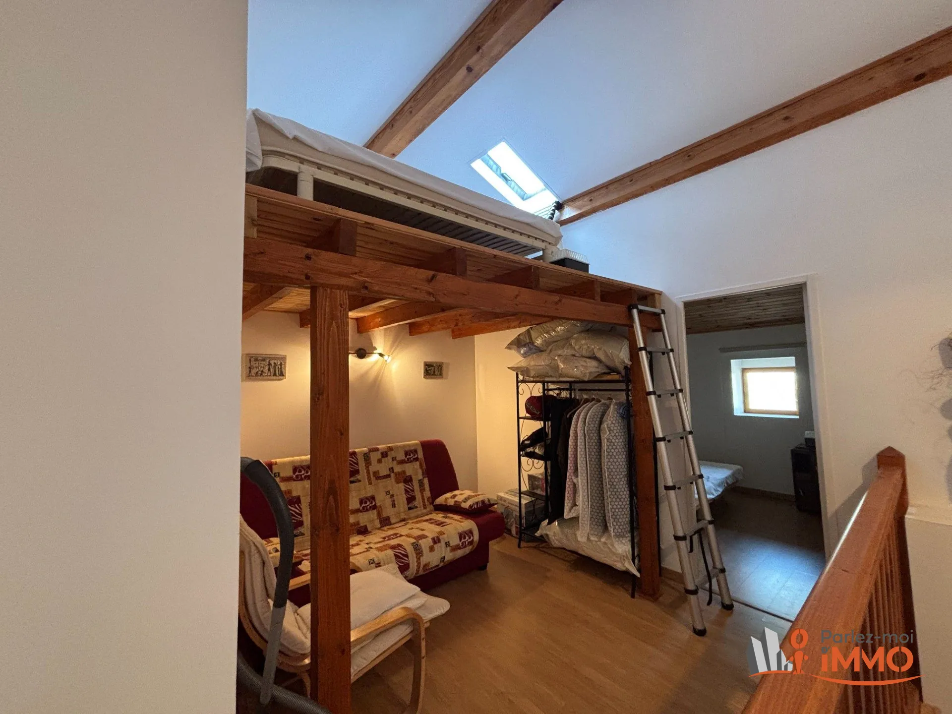 Maison en pierre à vendre à Sail sous Couzan - 96 m² avec terrain et vue dégagée 
