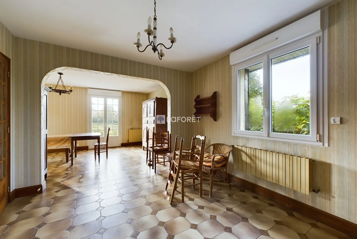 Maison à rénover avec grand terrain à Briec, campagne, 4 chambres 