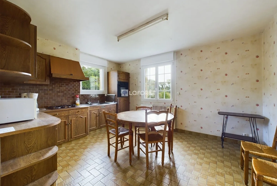 Maison à rénover avec grand terrain à Briec, campagne, 4 chambres 