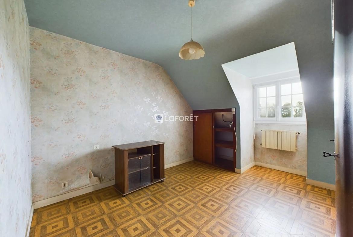 Maison à rénover avec grand terrain à Briec, campagne, 4 chambres 