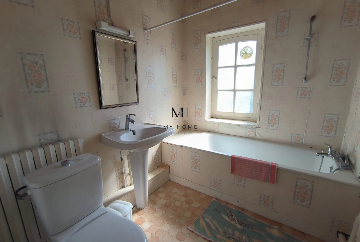 Charmante maison avec dépendance en centre-bourg à Villeneuve-en-Perseigne 