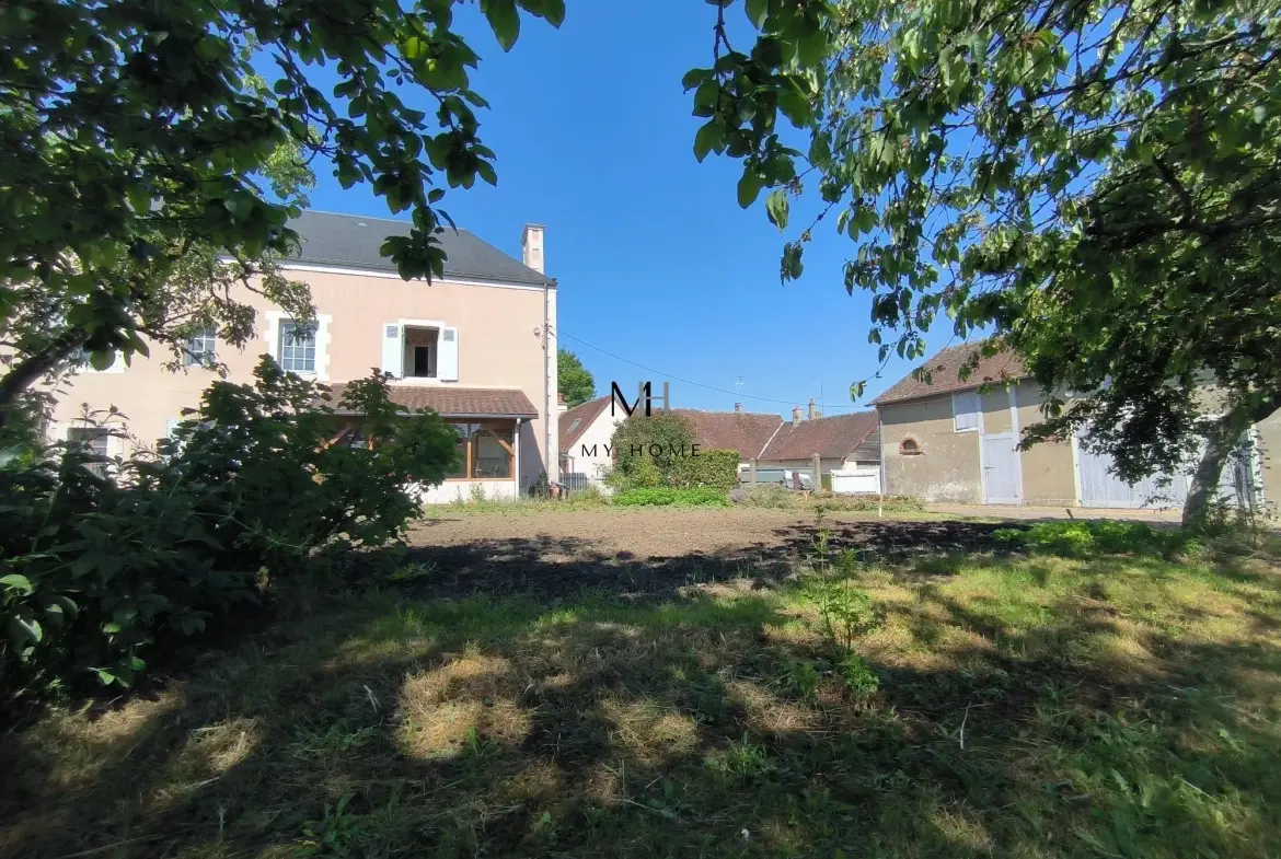 Charmante maison avec dépendance en centre-bourg à Villeneuve-en-Perseigne 
