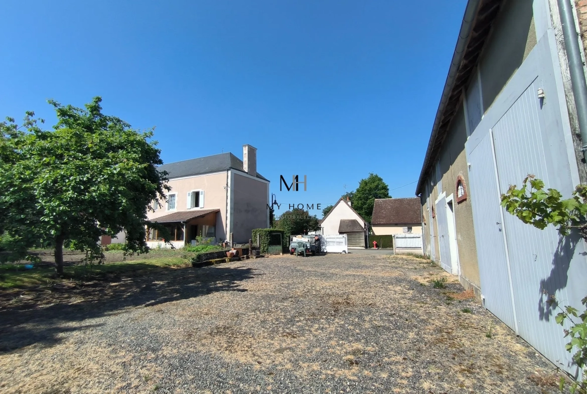 Charmante maison avec dépendance en centre-bourg à Villeneuve-en-Perseigne 