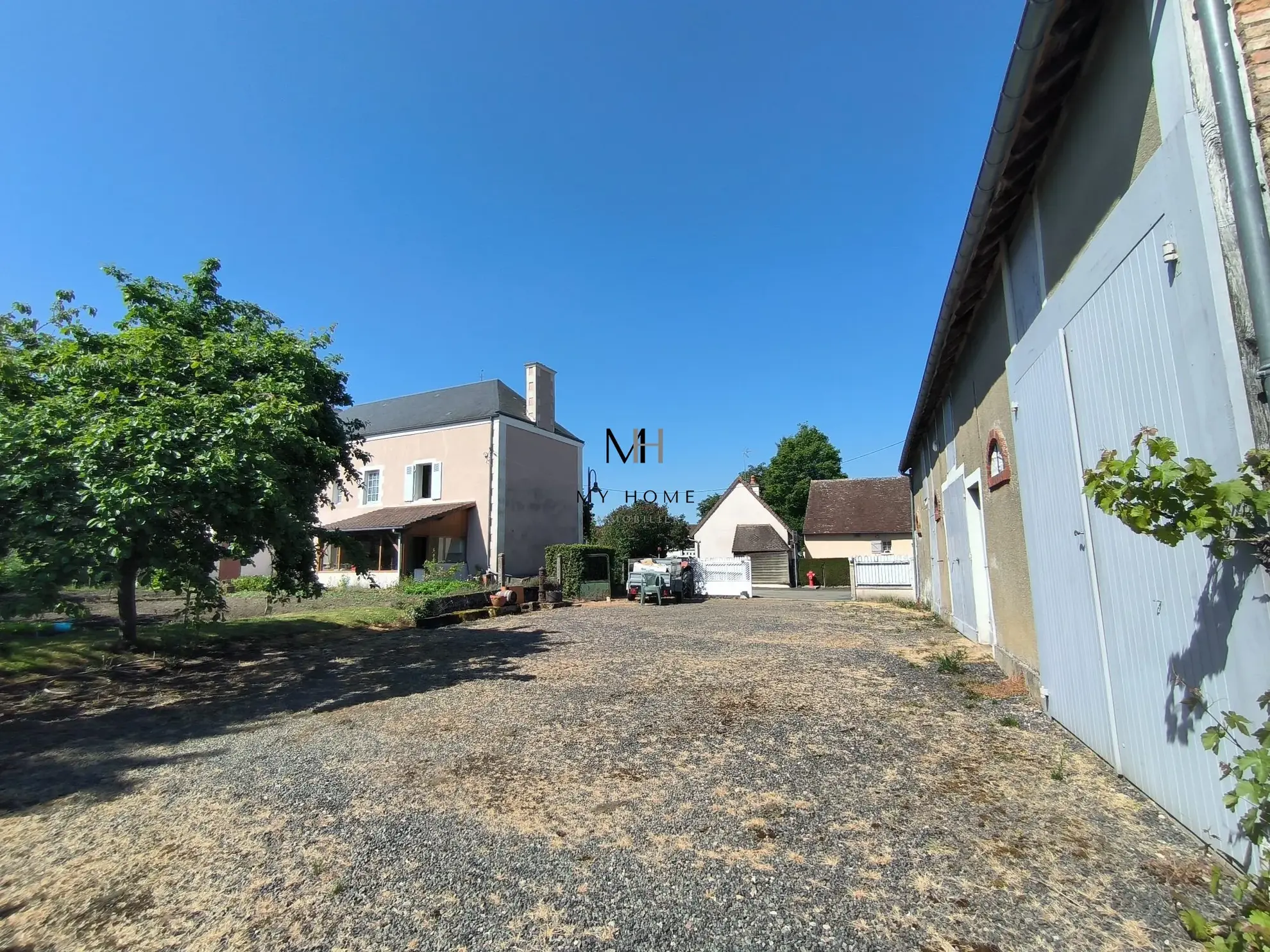Charmante maison avec dépendance en centre-bourg à Villeneuve-en-Perseigne 