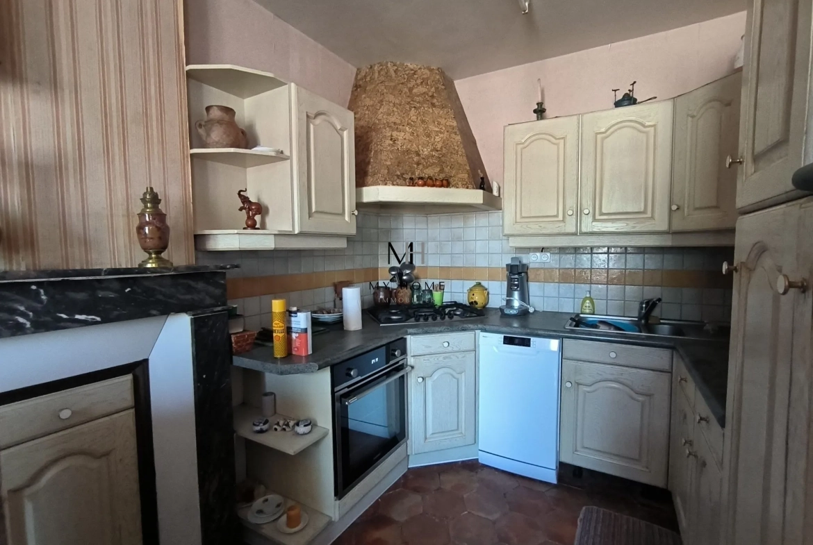 Charmante maison avec dépendance en centre-bourg à Villeneuve-en-Perseigne 