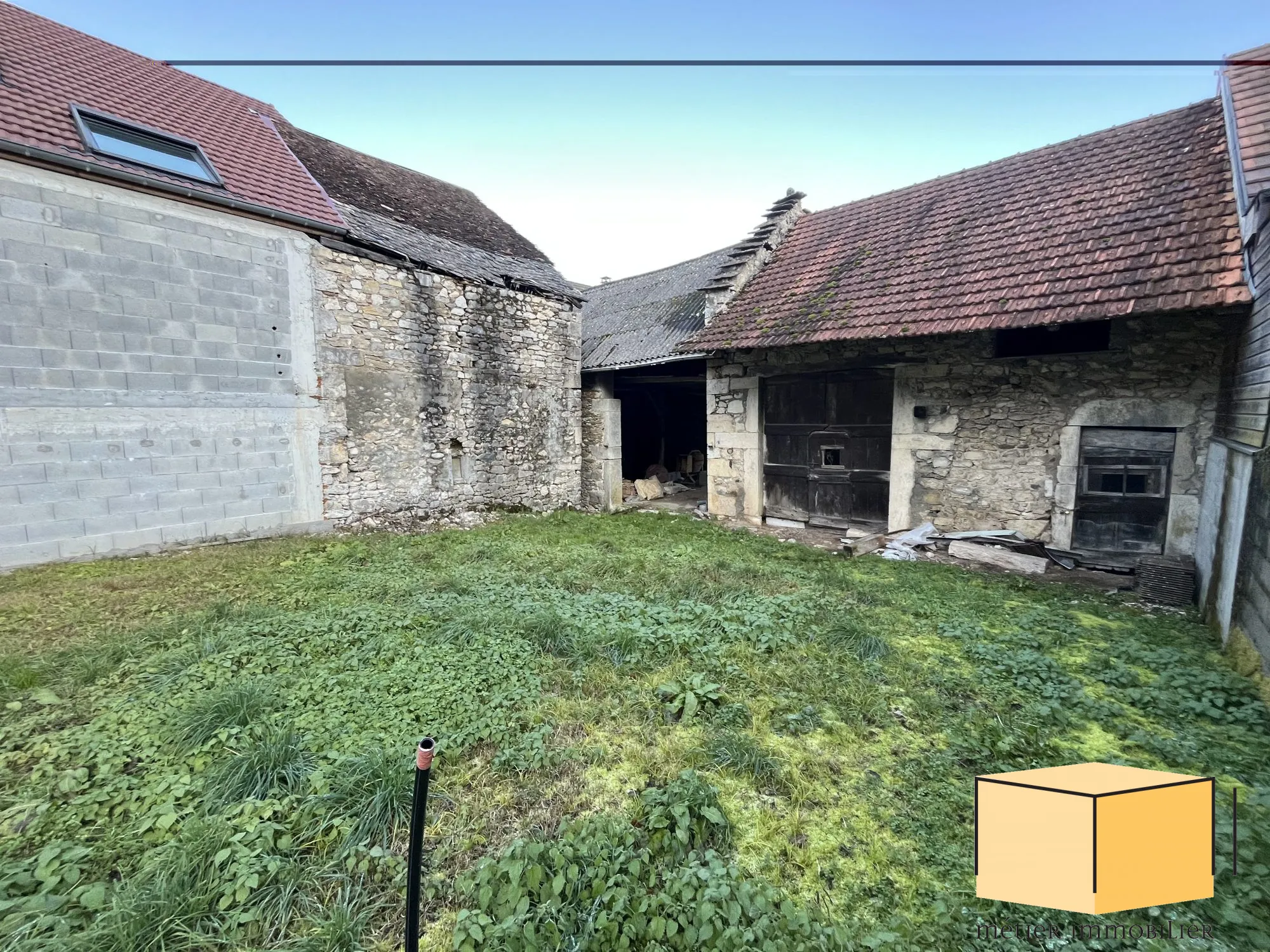 Ensemble immobilier en pierre avec grand potentiel à proximité de Belley 