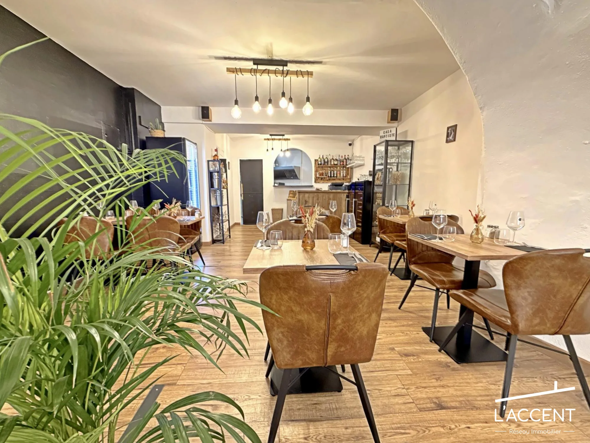 Restaurant à vendre au cœur de Nîmes avec terrasse et loyer avantageux 