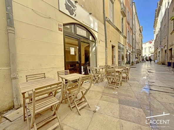 Restaurant à vendre au cœur de Nîmes avec terrasse et loyer avantageux
