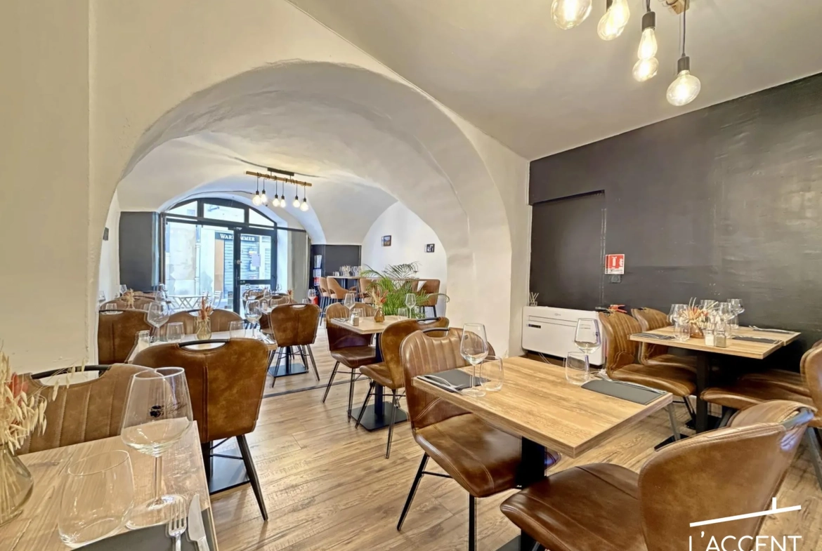 Restaurant à vendre au cœur de Nîmes avec terrasse et loyer avantageux 