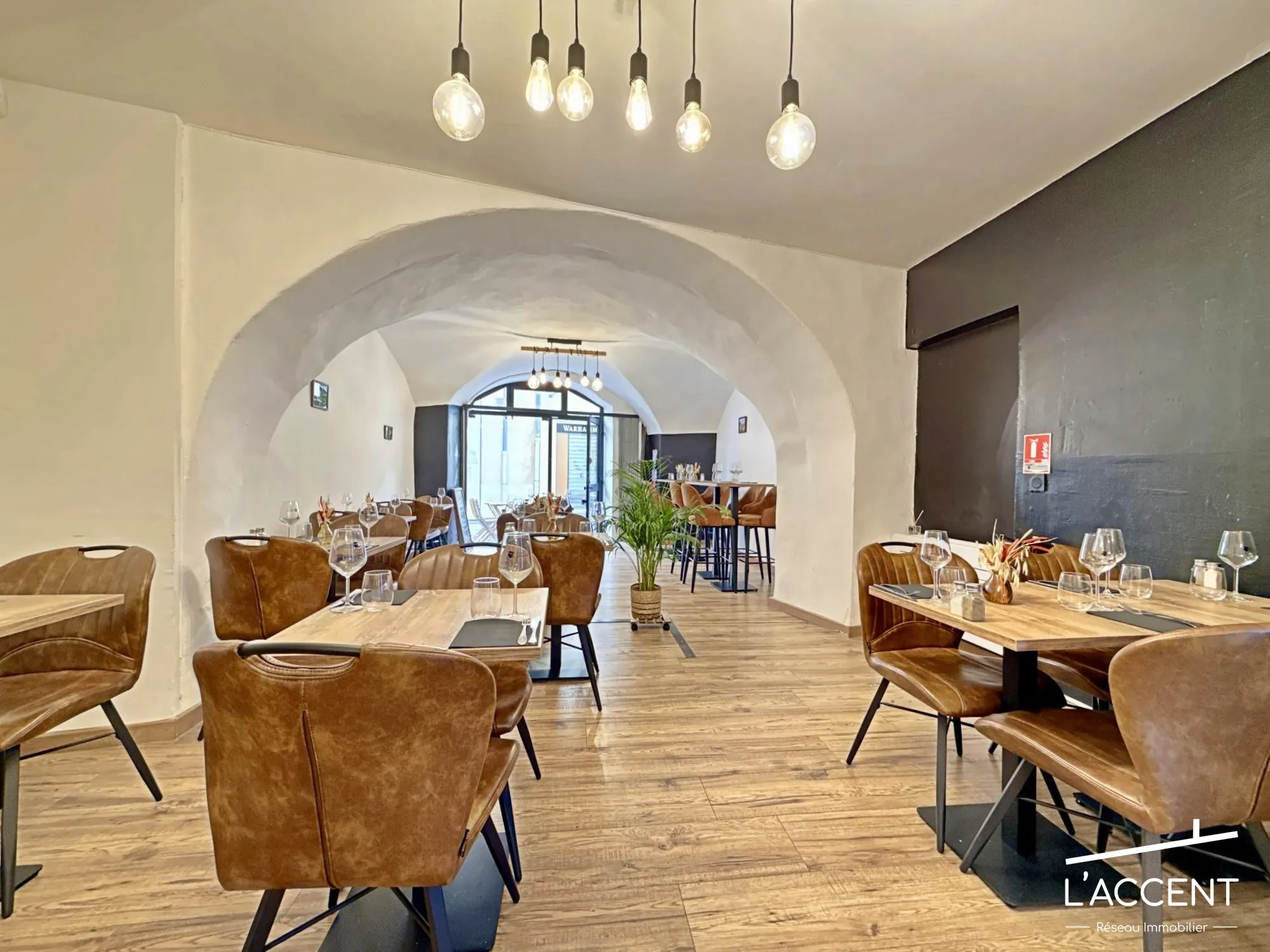 Restaurant à vendre au cœur de Nîmes avec terrasse et loyer avantageux 