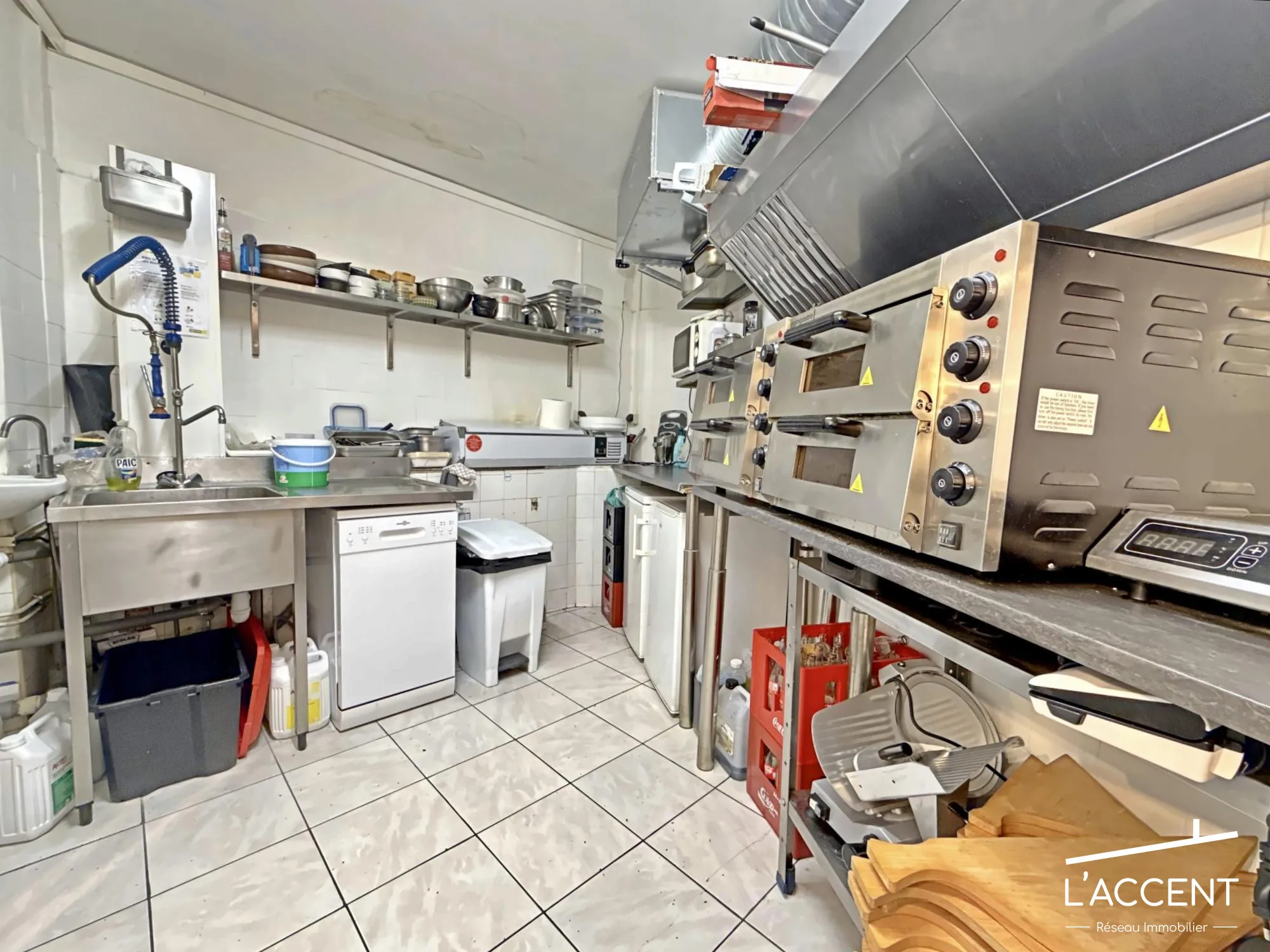 Restaurant à vendre au cœur de Nîmes avec terrasse et loyer avantageux 