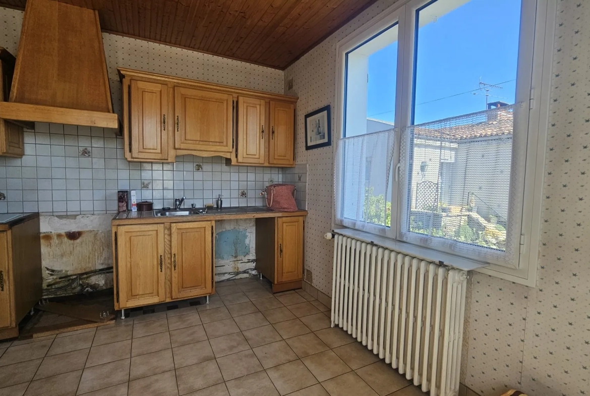 Maison à vendre à Bressuire avec jardin et potentiel de rénovation 