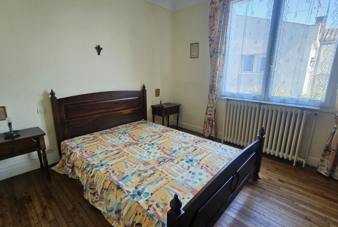 Maison à vendre à Bressuire avec jardin et potentiel de rénovation 