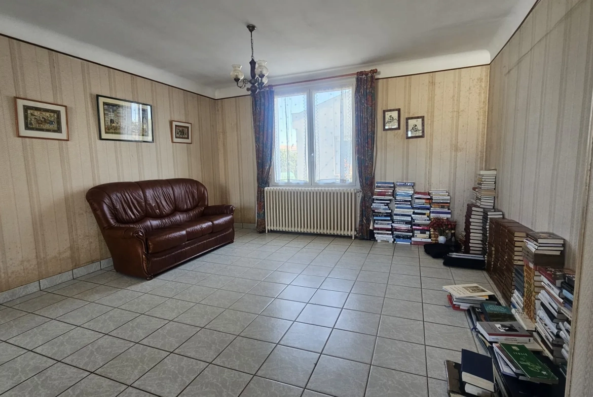 Maison à vendre à Bressuire avec jardin et potentiel de rénovation 