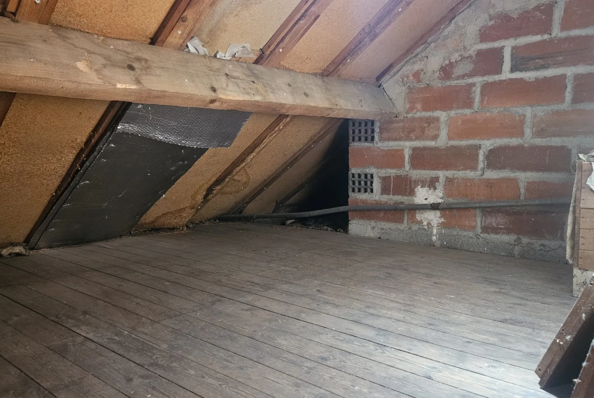 Maison à vendre à Bressuire avec jardin et potentiel de rénovation 