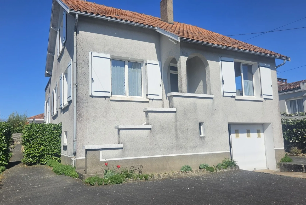 Maison à vendre à Bressuire avec jardin et potentiel de rénovation 