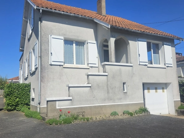 Maison à vendre à Bressuire avec jardin et potentiel de rénovation